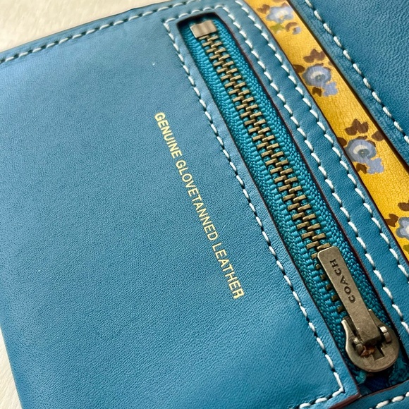 Coach 1941 small trifold wallet with flower pattern interior - Picture 8 of 11